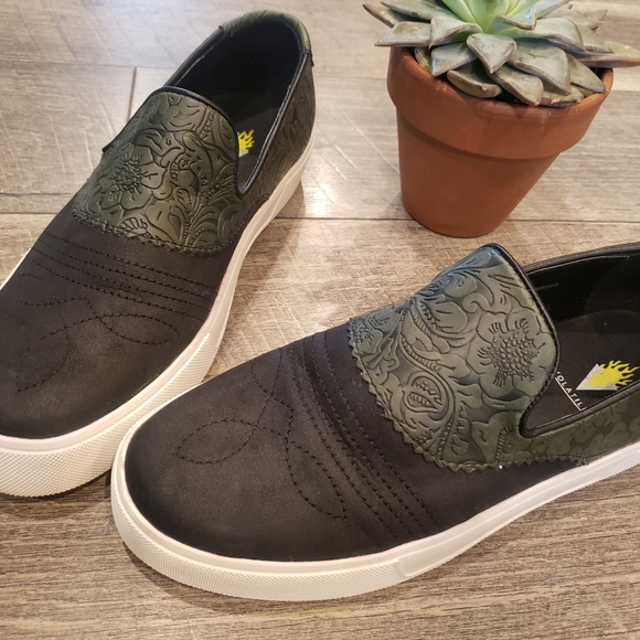 Volatile Black and Green Loafer Sneakers 8